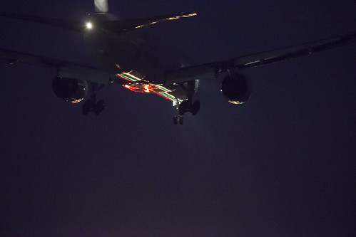 夜の那覇空港着陸：EOS-1D C & 4K