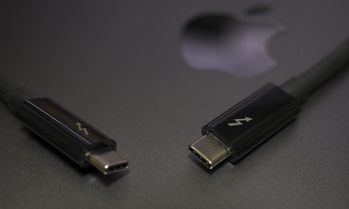 Apple 61W USB-C電源アダプタ_04