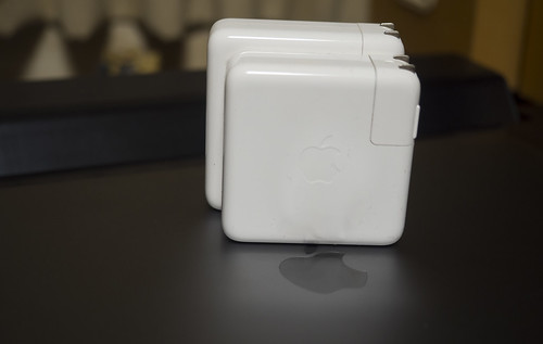 Apple 61W USB-C電源アダプタ_01