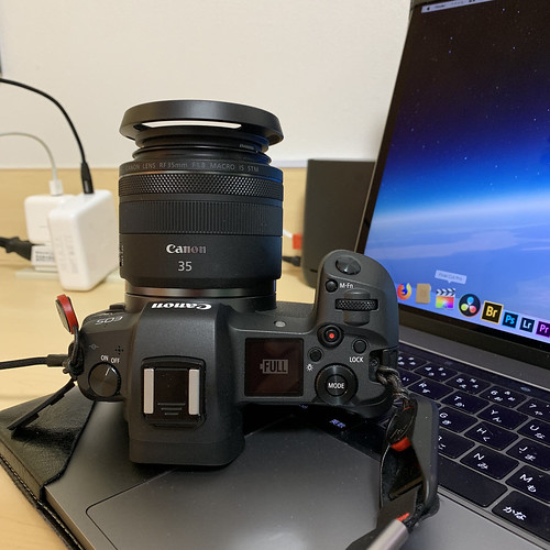 EOS R with USB-C Charge_01