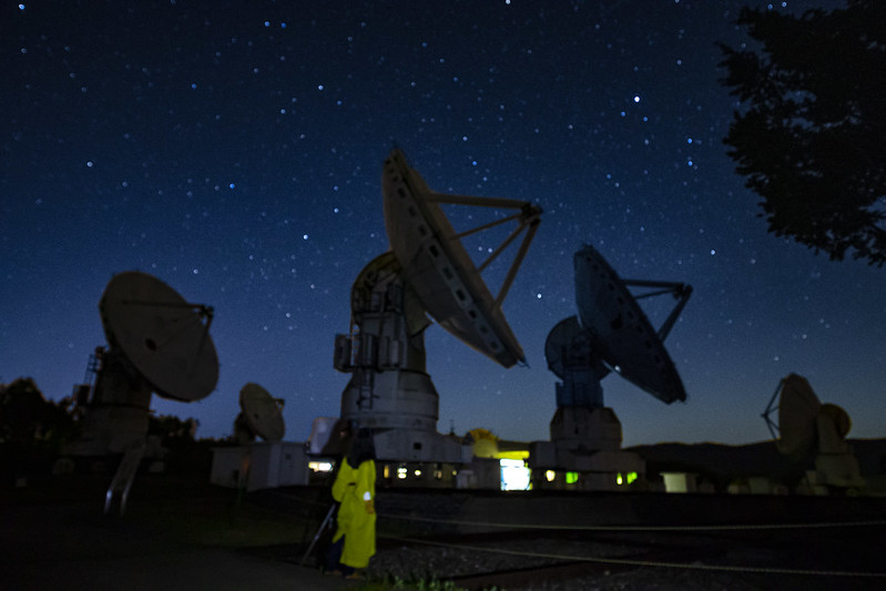 パラボラと星のタイムラプス：国立天文台野辺山観測所 第4回星空撮影会 2