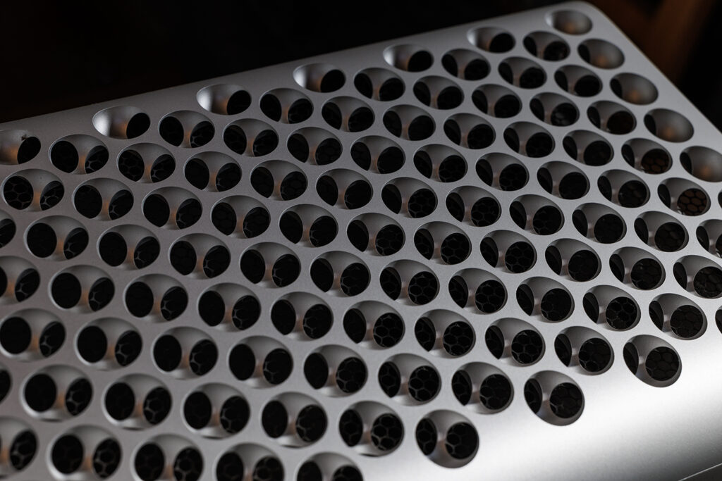 Mac Pro 2023 解体、内部構造の美しさ