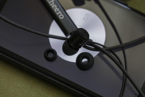 Cheero_earphones_with_charging_d_12