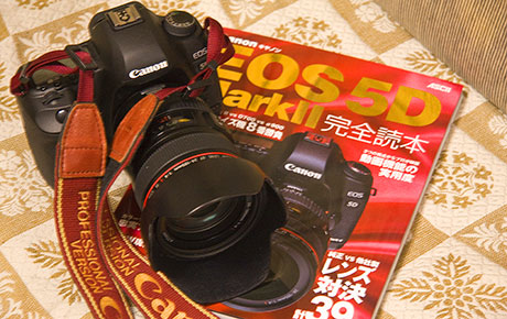 Canon EOS 5D Mark II完全読本　発売中