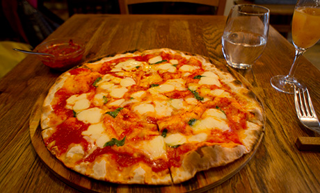 Pizzeria Romana BERNINI のマルゲリータピザ