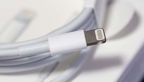 Lightning_cable_02